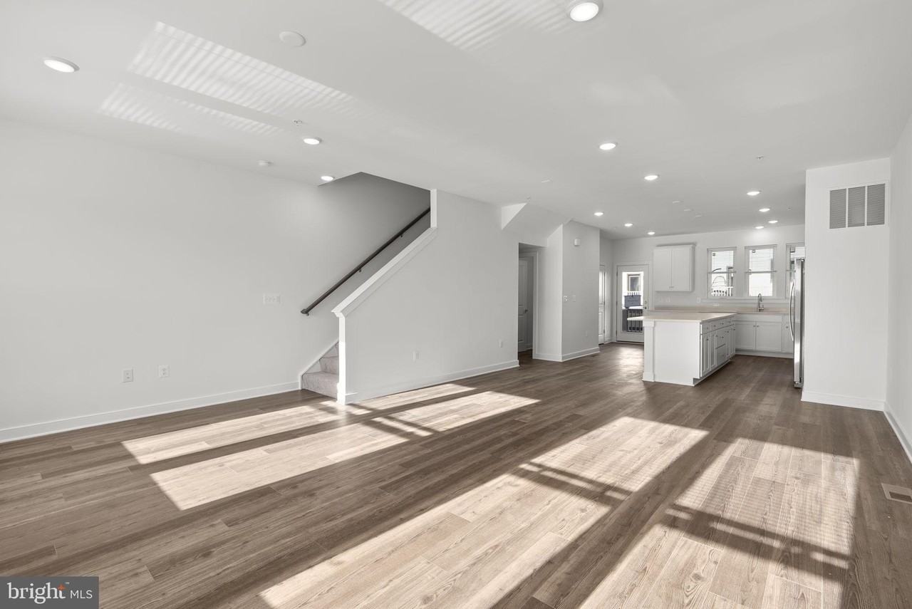 1309 Bracken Ln - Photo 6 of 39