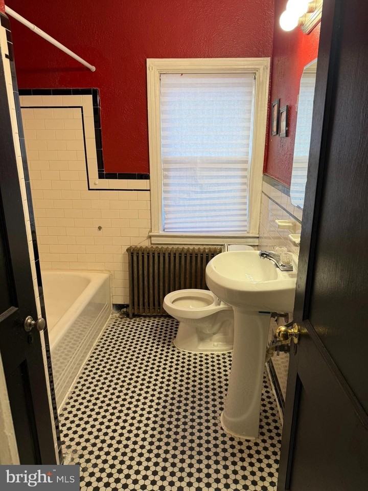 703 N Augusta Ave - Photo 6 of 7