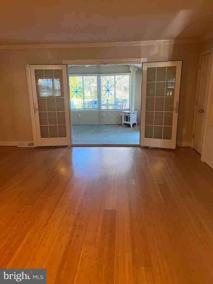 853 Century St - Photo 3 of 18