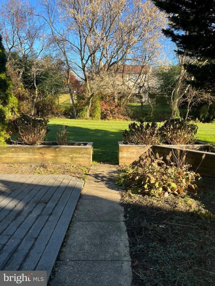 853 Century St - Photo 5 of 18