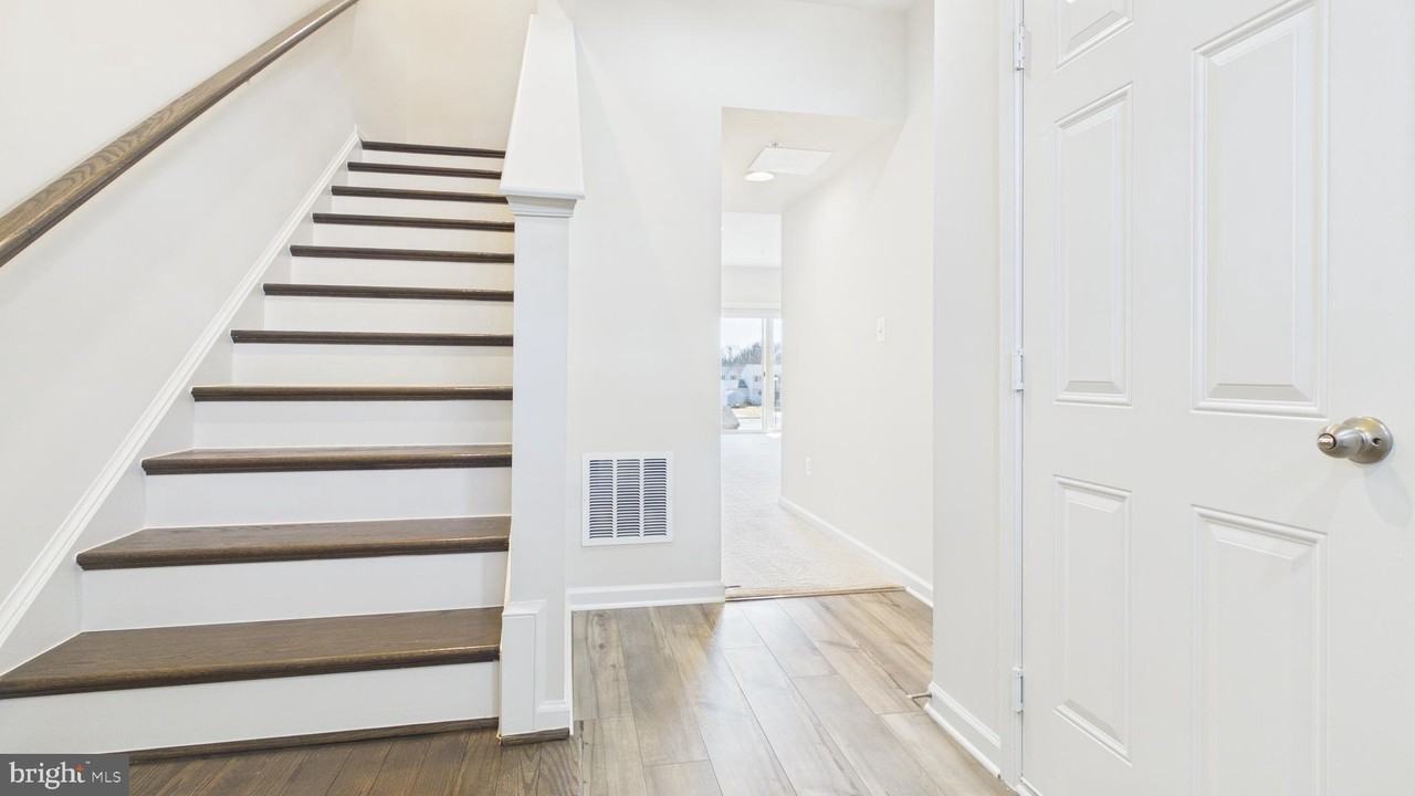 23 Chester Ct - Photo 3 of 46