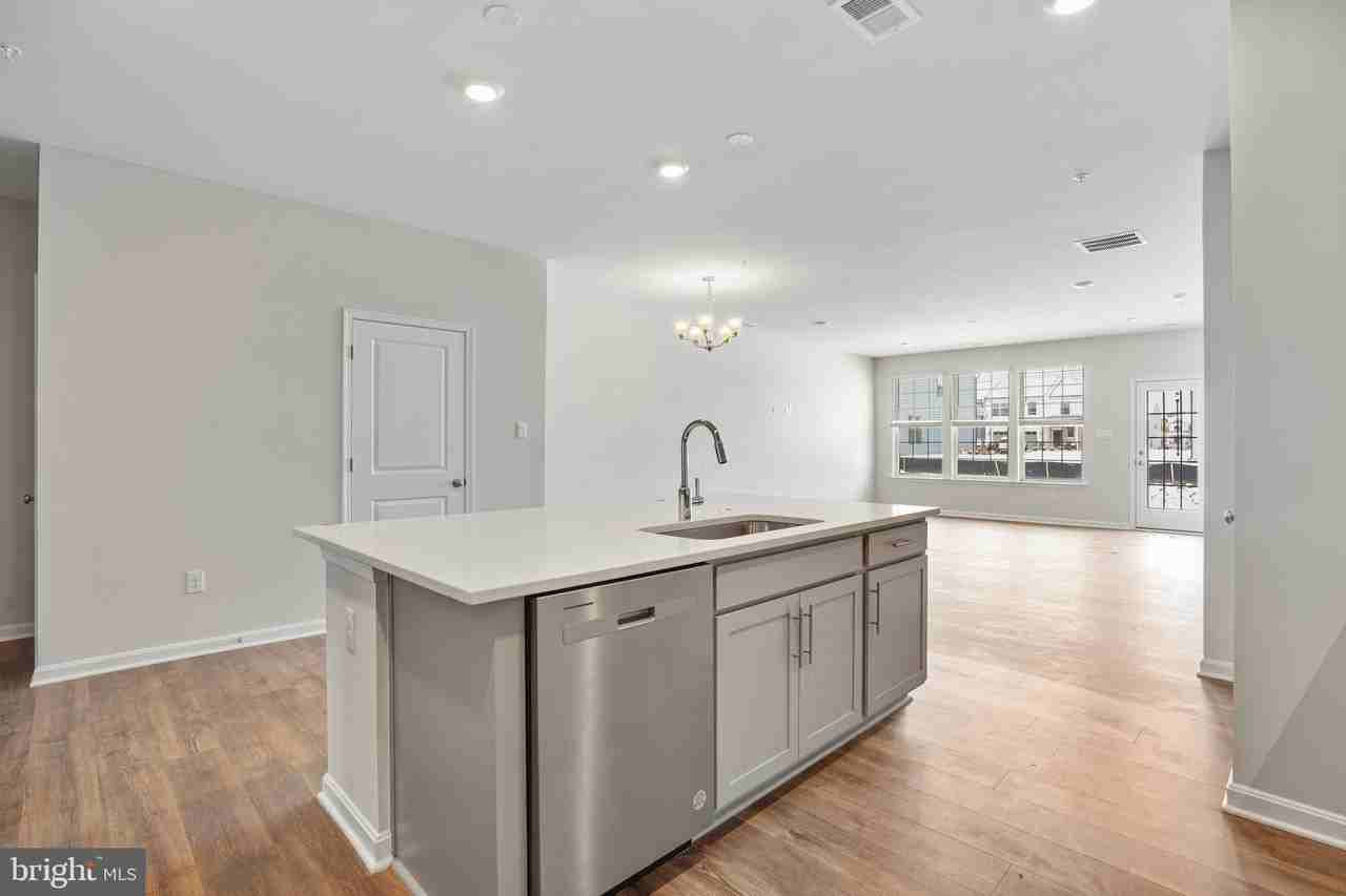 495 Ensemble Way - Photo 6 of 35