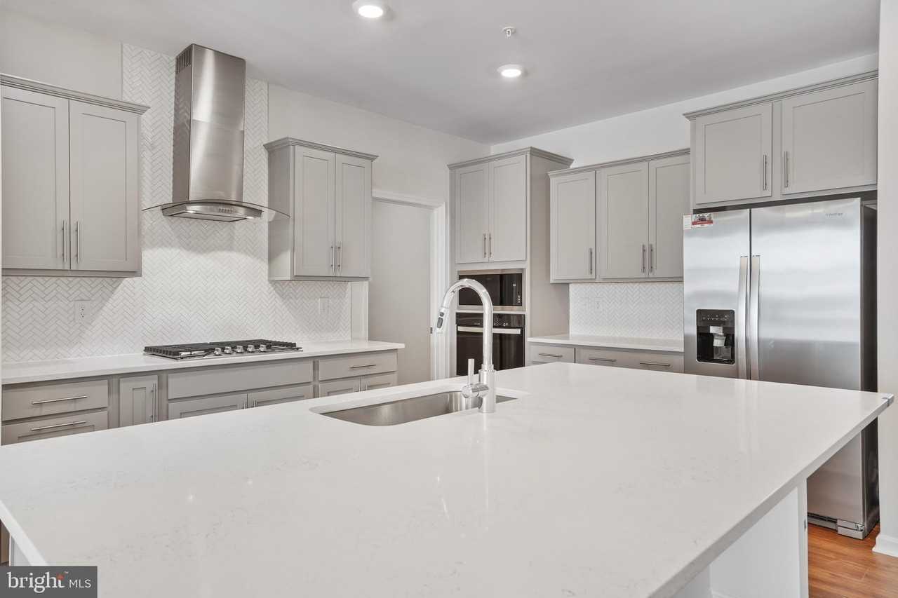 495 Ensemble Way - Photo 7 of 35