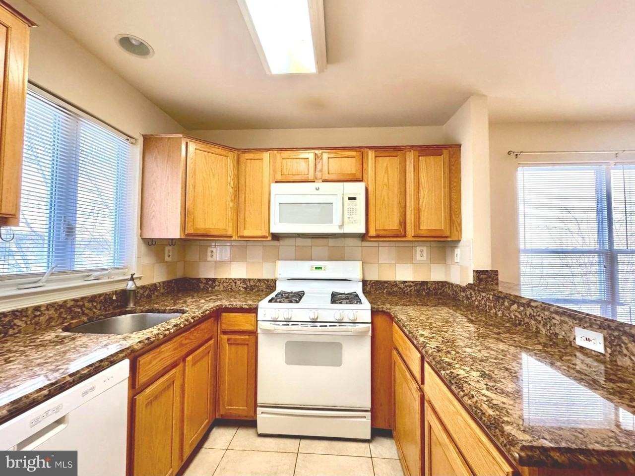 22006 Stone Pier Ln - Photo 7 of 37