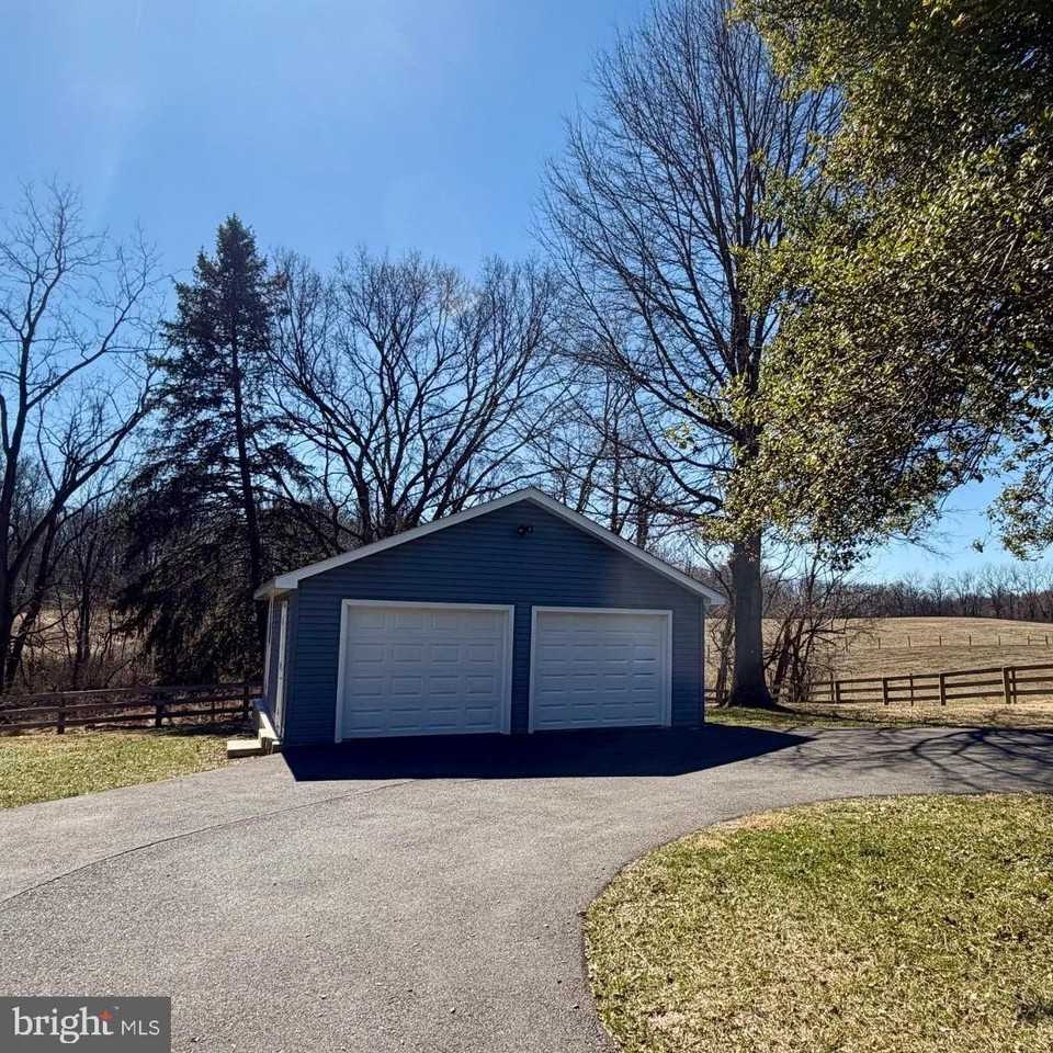 17700 Barnesville Rd - Photo 4 of 20