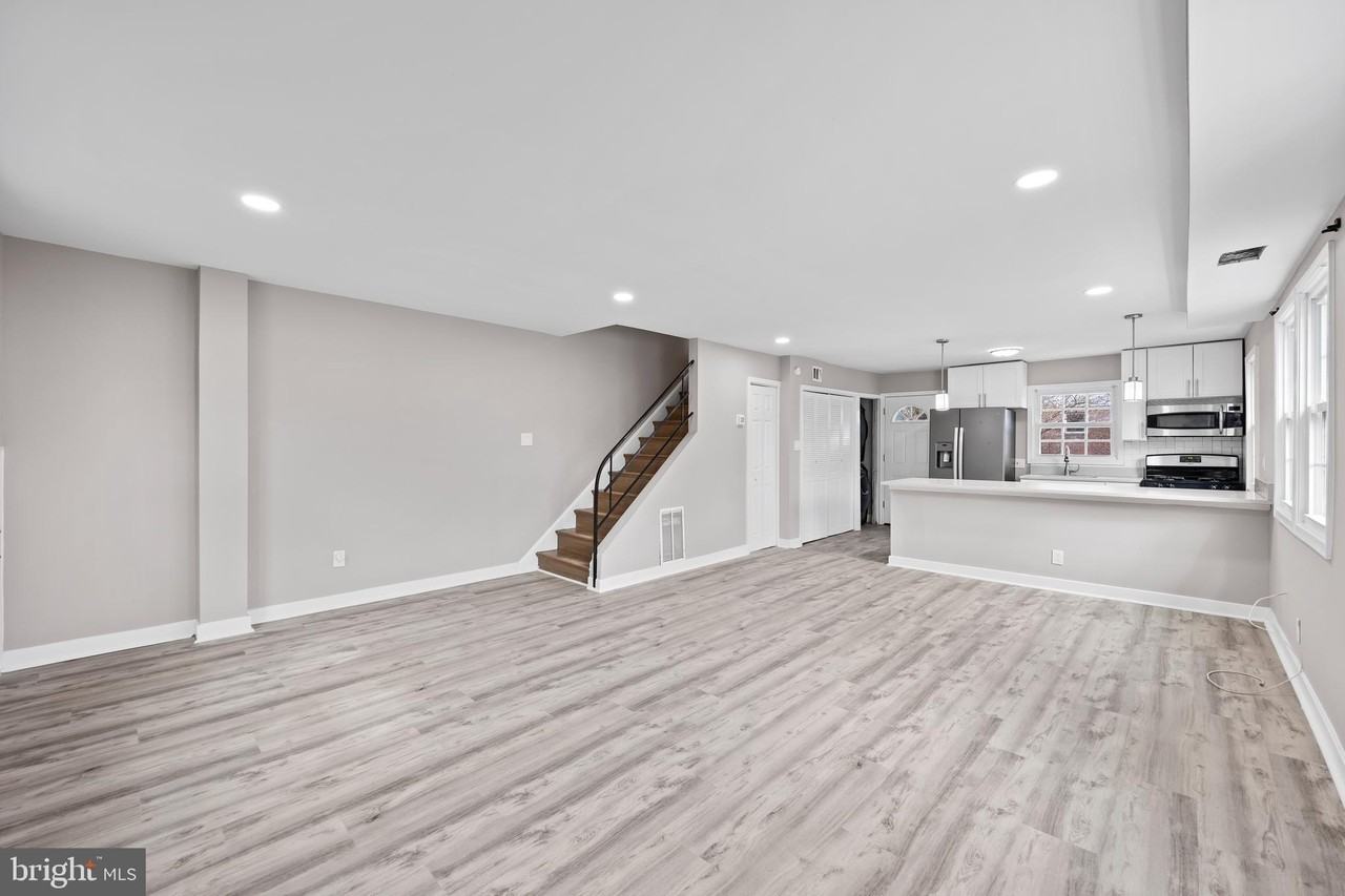 5810 Longfellow St - Photo 4 of 36