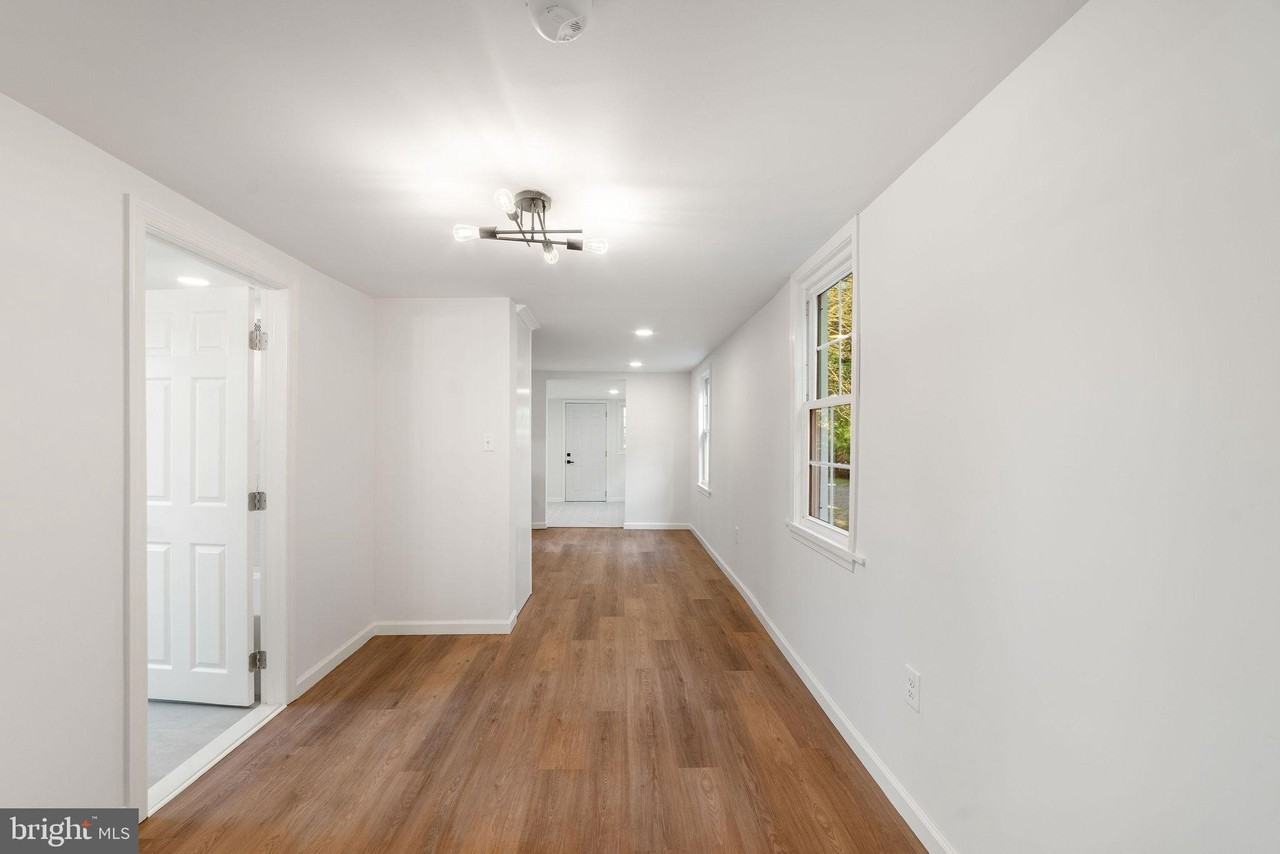 4 Walnut St - Photo 5 of 33