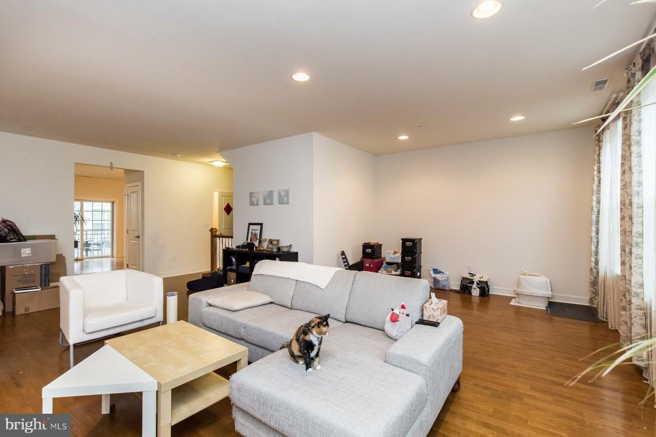 207 Brinley Ct - Photo 4 of 27