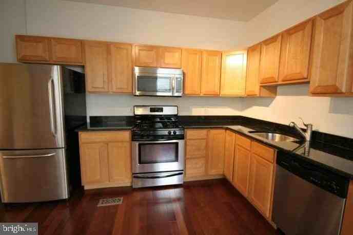 219 Hermitage St - Photo 7 of 26