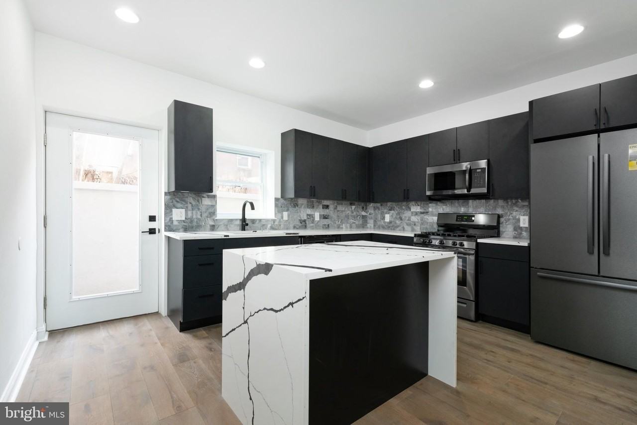 1830 Montrose St - Photo 5 of 24