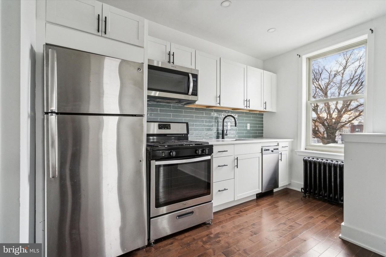 2118 S DAUPHIN ST unit: 2R - Photo 6 of 20