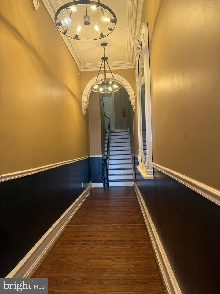 1602 Spruce St Apt 2r - Photo 3 of 11