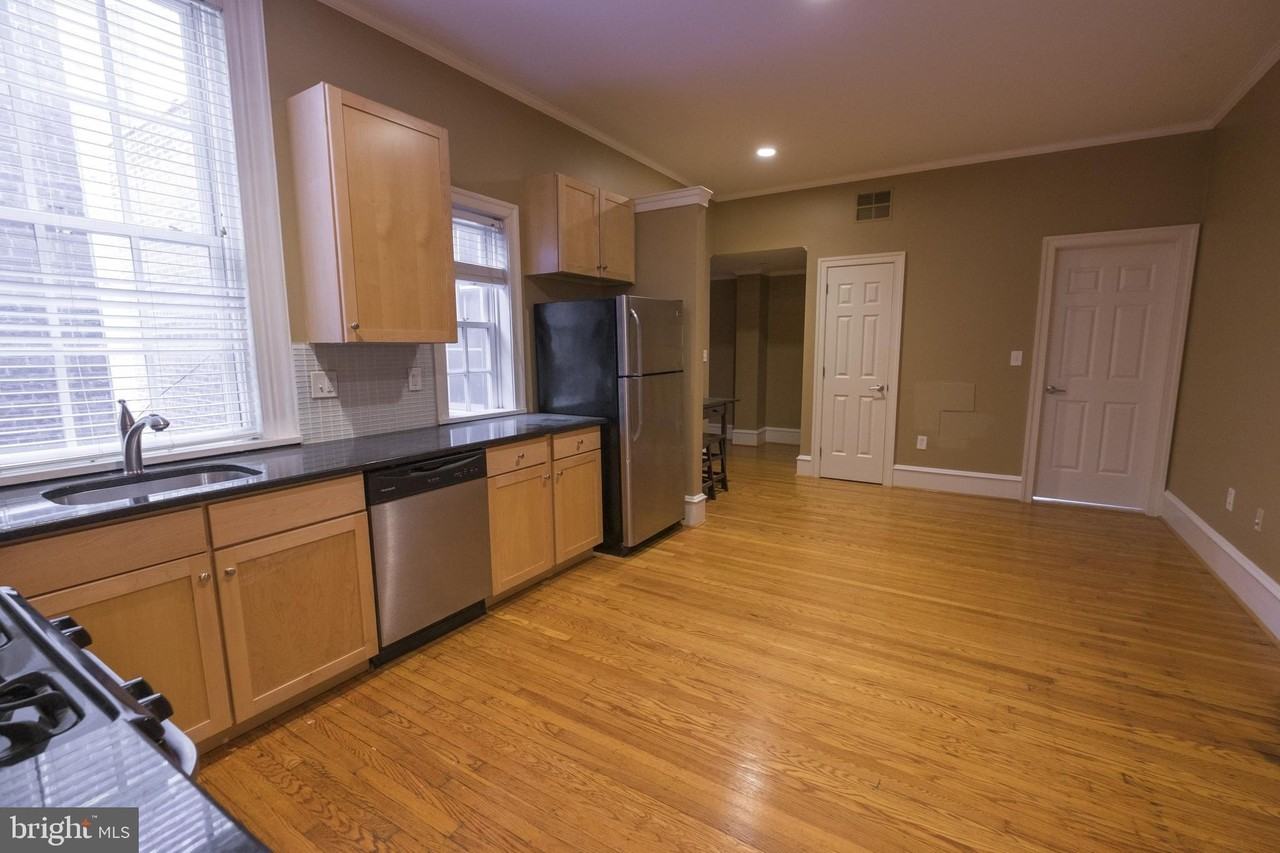 1602 Spruce St Apt 2r - Photo 4 of 11