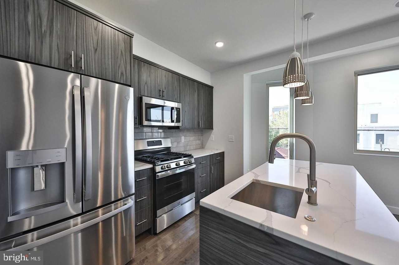 1939 N Darien St #2 - Photo 3 of 15