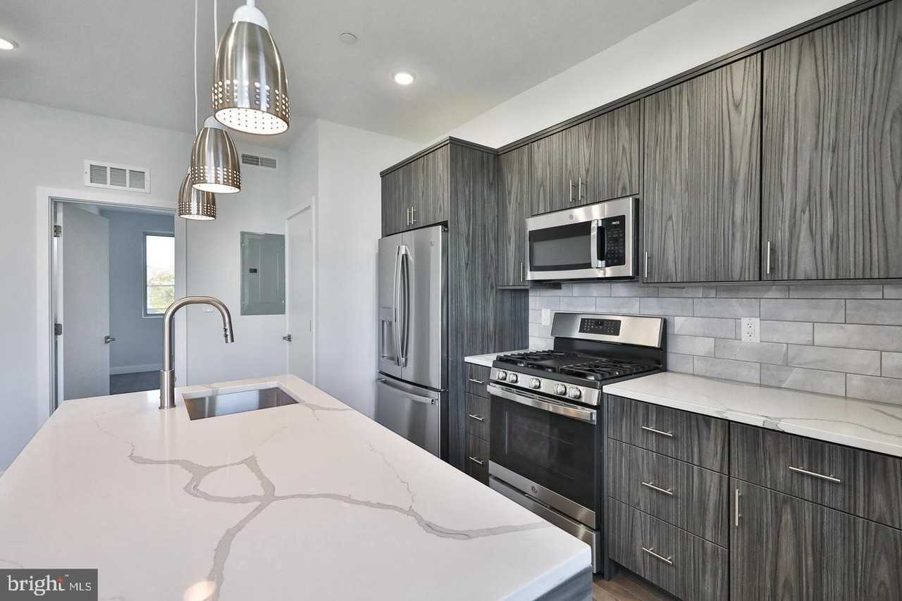 1939 N Darien St #2 - Photo 5 of 15