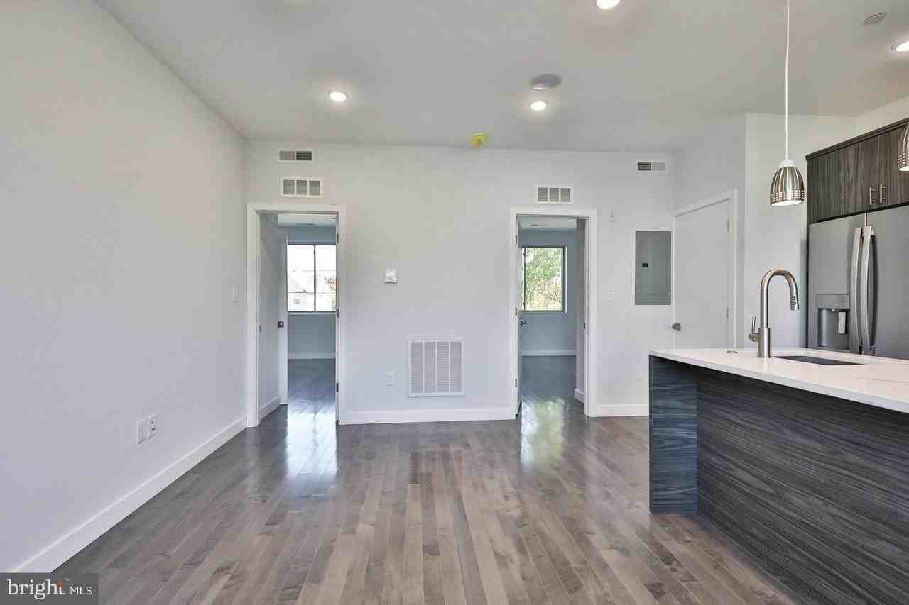 1939 N Darien St #2 - Photo 7 of 15
