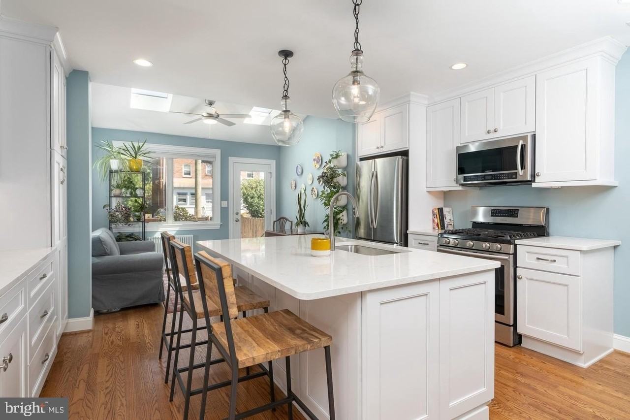 1147 Colonial Ave - Photo 2 of 22