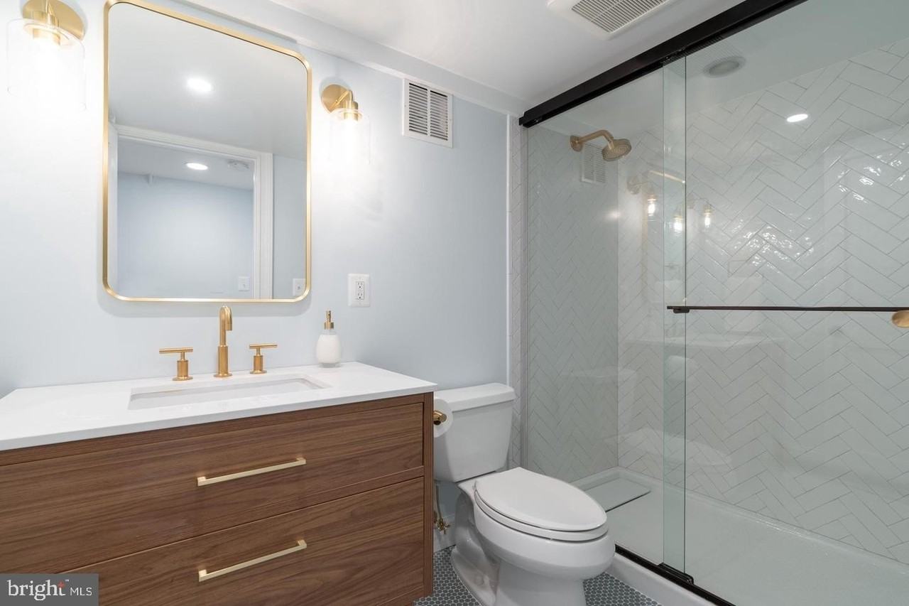 1147 Colonial Ave - Photo 4 of 22