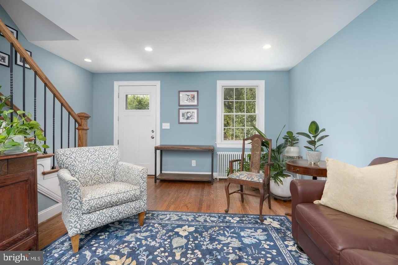 1147 Colonial Ave - Photo 6 of 22