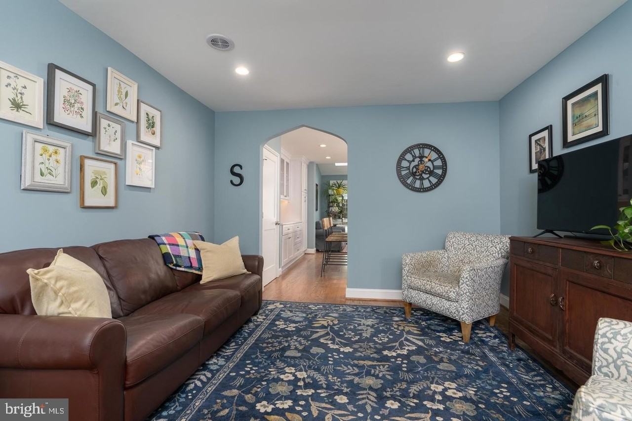 1147 Colonial Ave - Photo 7 of 22