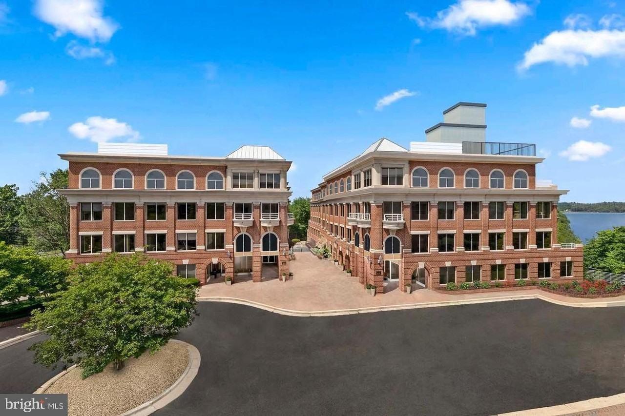 625 Slaters Ln Apt 201 - Photo 2 of 46