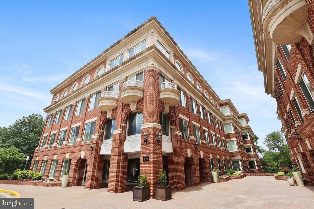 625 Slaters Ln Apt 201 - Photo 3 of 46