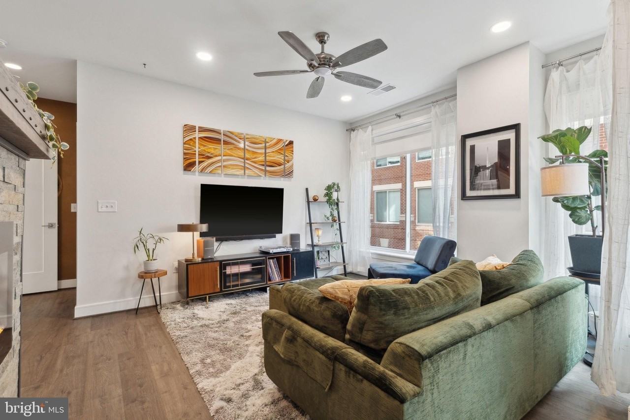 625 Slaters Ln Apt 201 - Photo 6 of 46