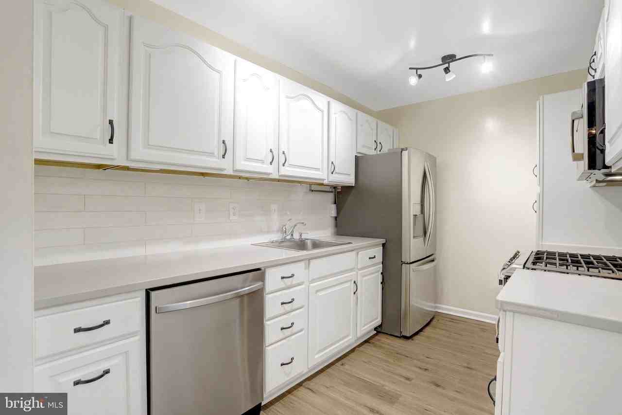 2800 Joseph Makell Ct - Photo 4 of 42