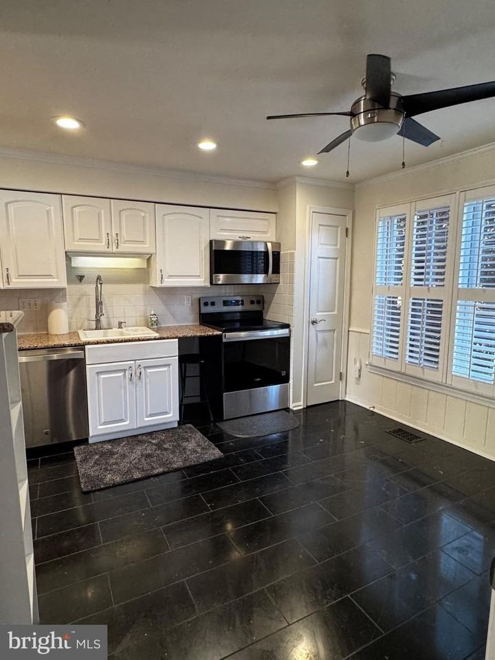 2614 Windbreak Dr - Photo 2 of 13