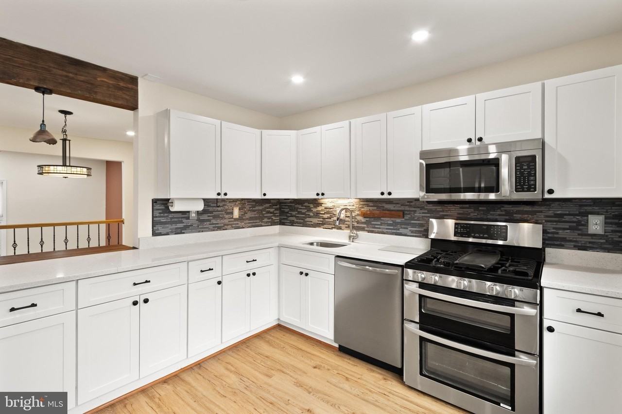 2410 Alsop Ct - Photo 3 of 29