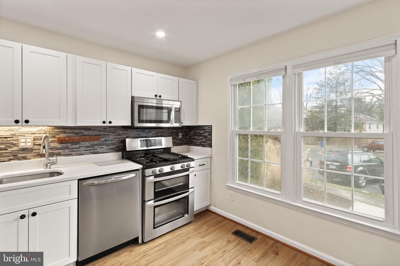 2410 Alsop Ct - Photo 4 of 29