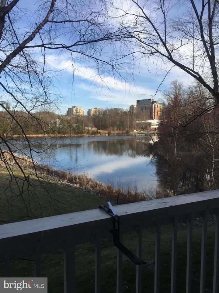 1708 Lake Shore Crest Dr Apt 25 - Photo 2 of 19