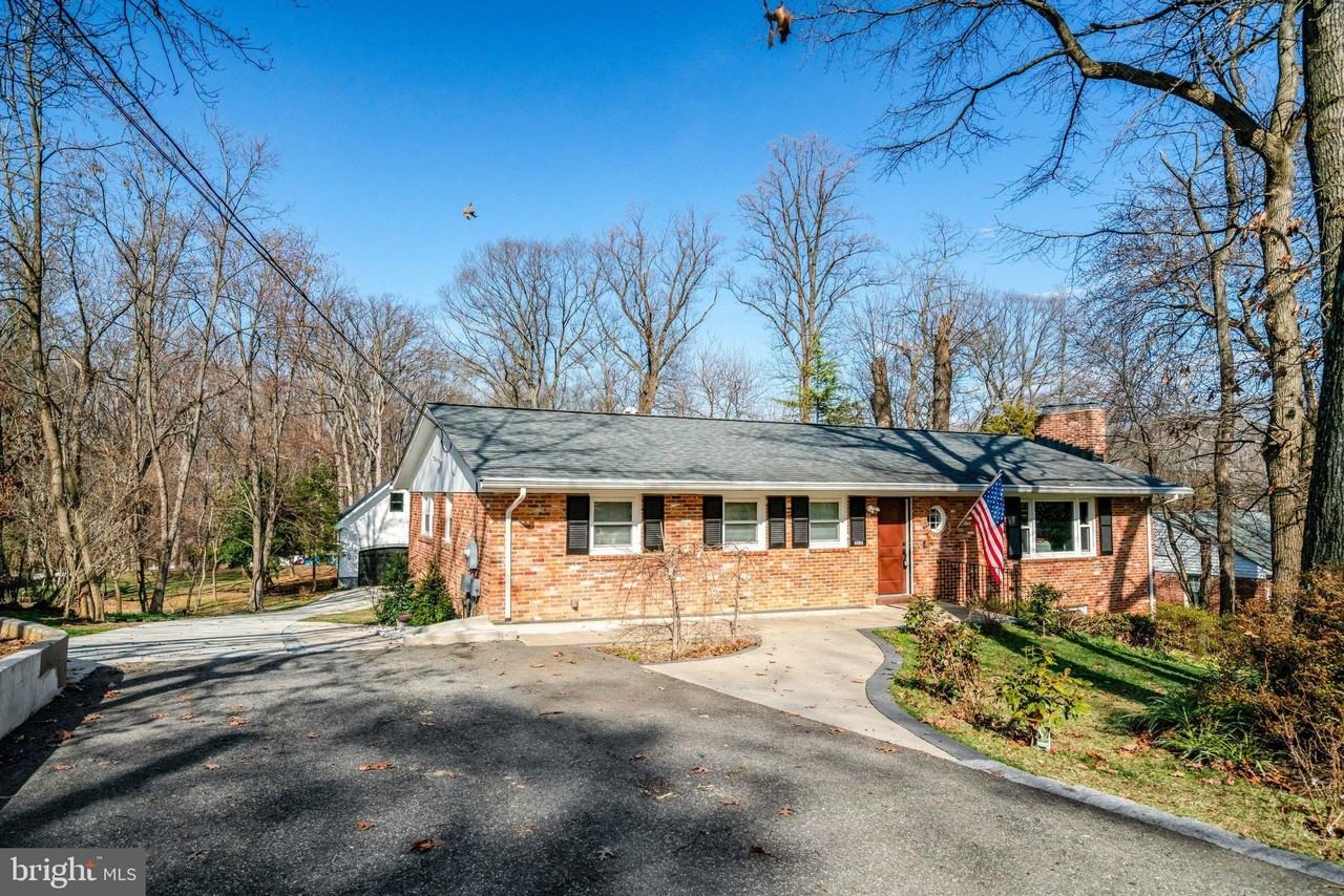 6608 Spring Valley Dr - Photo 3 of 46