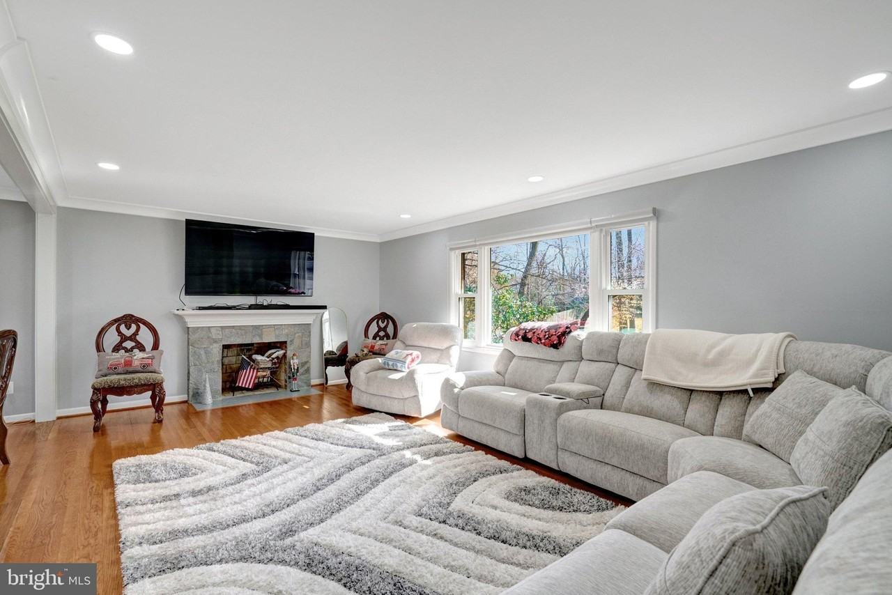 6608 Spring Valley Dr - Photo 6 of 46