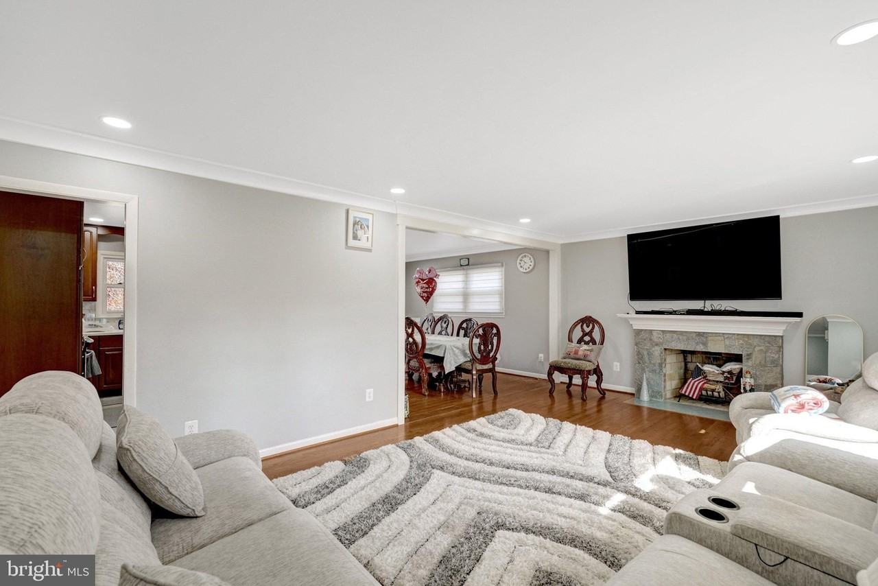 6608 Spring Valley Dr - Photo 7 of 46