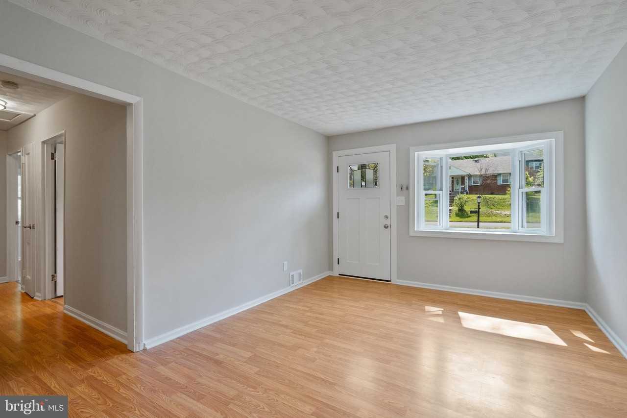 7421 Nigh Rd - Photo 6 of 32