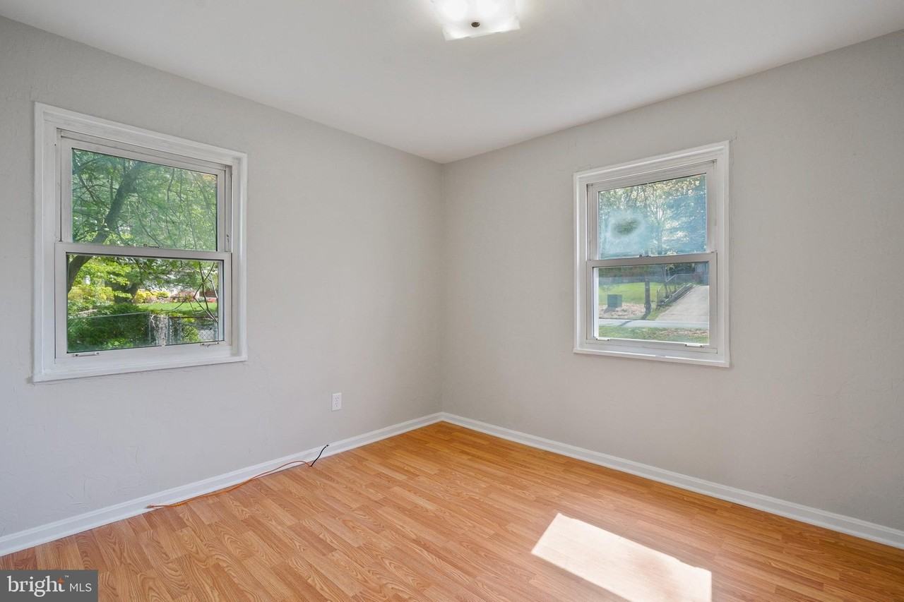 7421 Nigh Rd - Photo 7 of 32