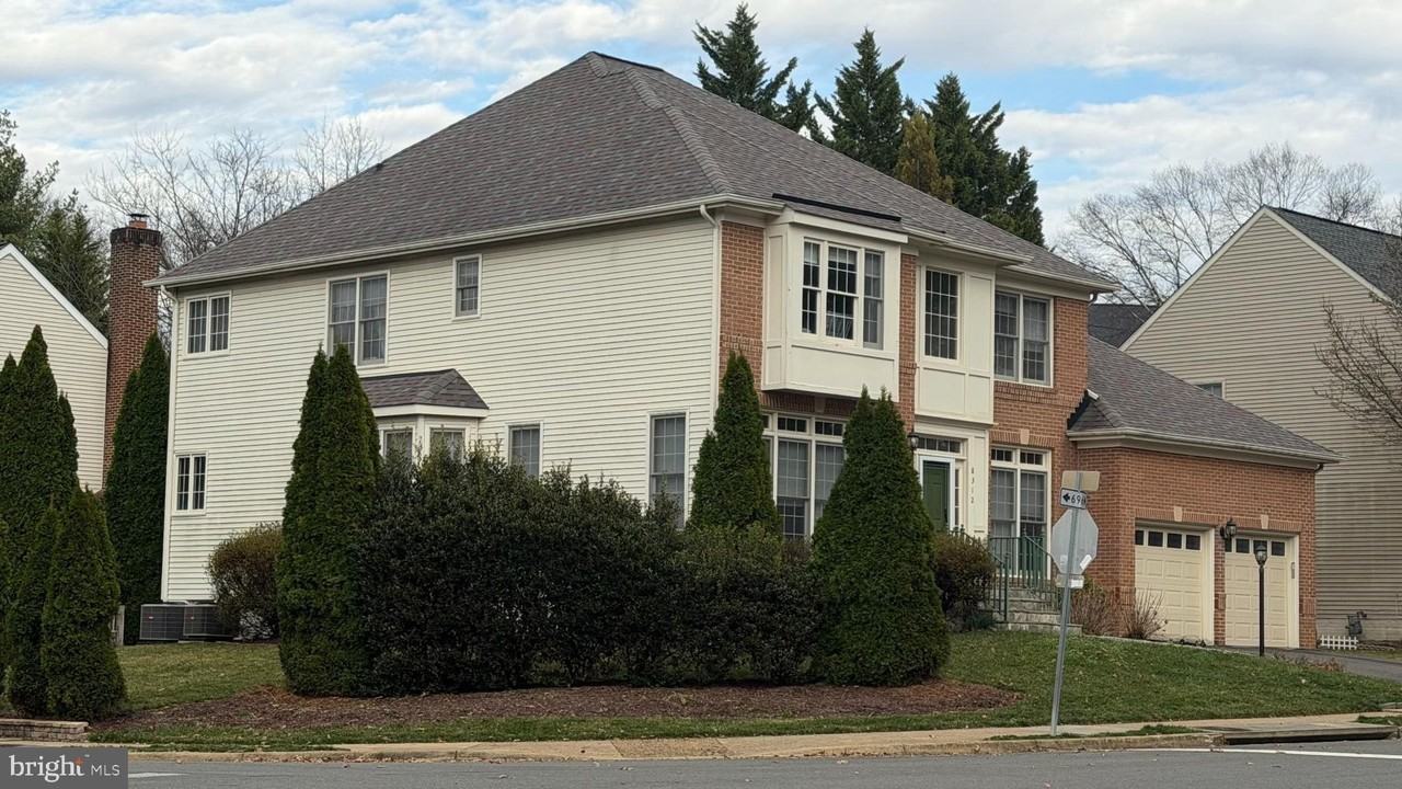 8312 Wolftrap Rd - Photo 2 of 23