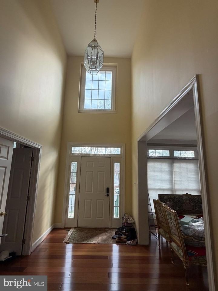 8312 Wolftrap Rd - Photo 3 of 23