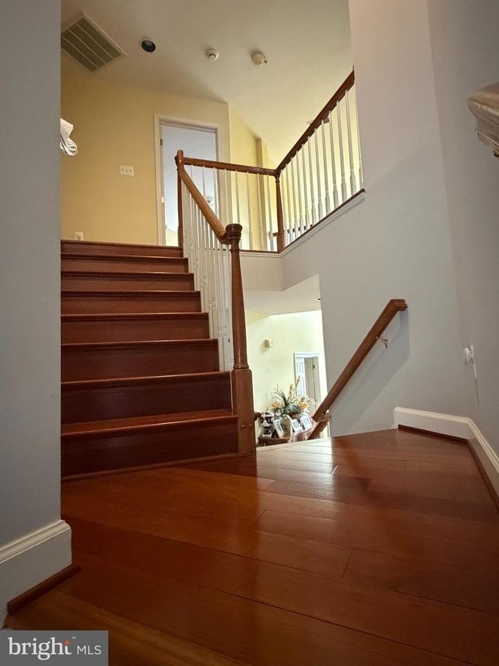 8312 Wolftrap Rd - Photo 4 of 23