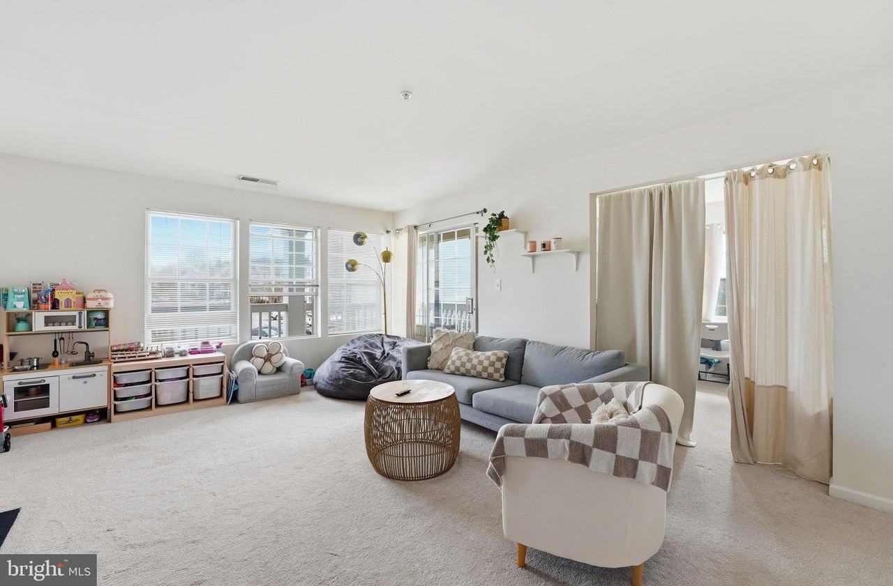 8103 Lacy Dr Apt 203 - Photo 3 of 25