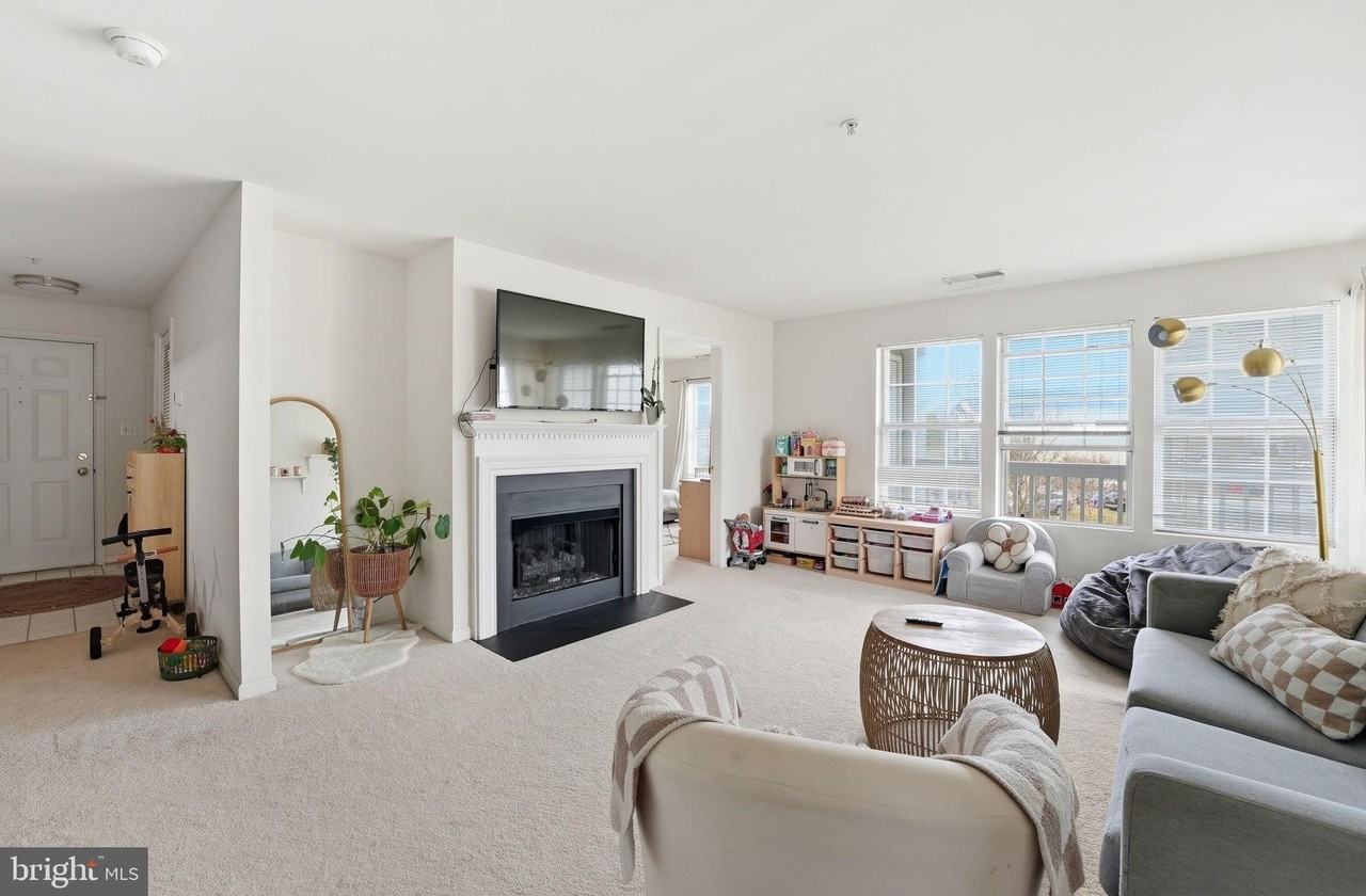 8103 Lacy Dr Apt 203 - Photo 4 of 25