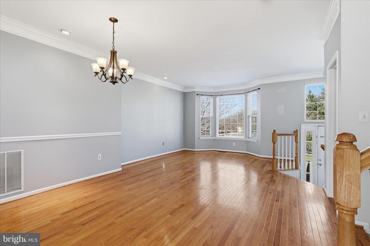 8731 Farnham Way - Photo 3 of 38