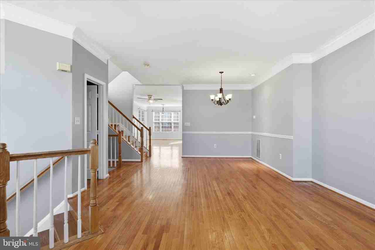 8731 Farnham Way - Photo 4 of 38