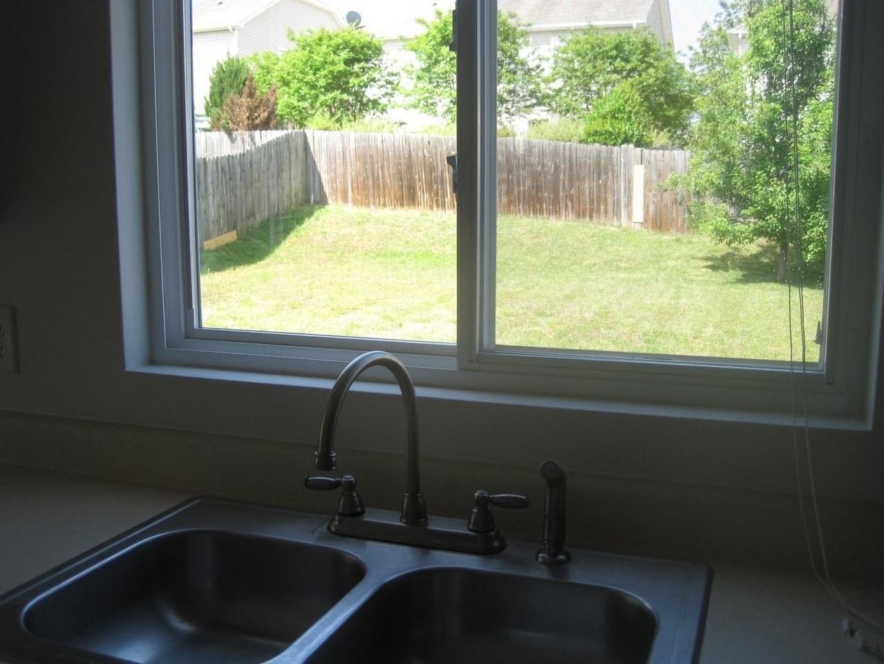 233 Milpass Dr - Photo 5 of 19