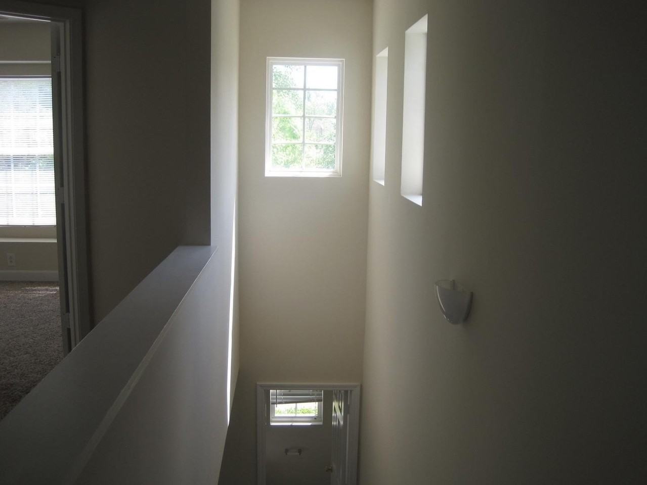 233 Milpass Dr - Photo 6 of 19