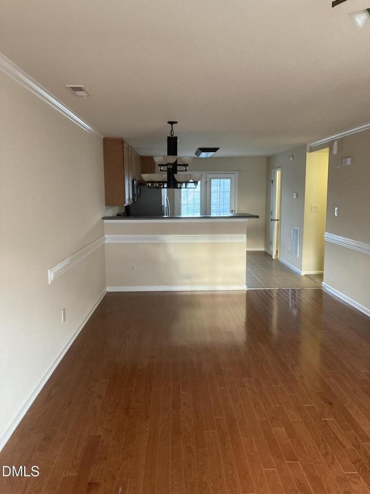 2020 Kedvale Ave - Photo 4 of 33