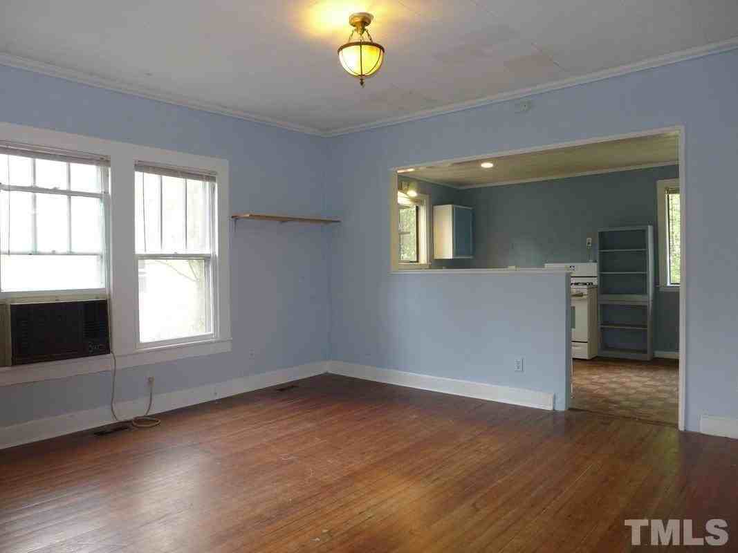 200 E Poplar Ave - Photo 6 of 19