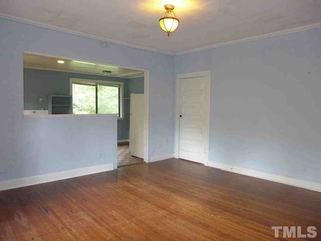 200 E Poplar Ave - Photo 7 of 19