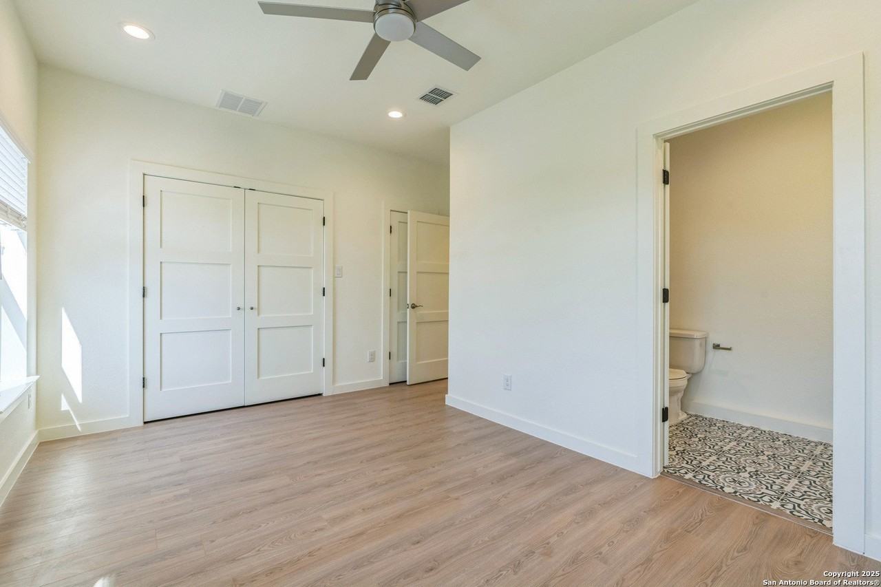 1026 Wyoming St - Photo 4 of 30